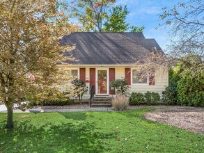1915 Zollinger Rd in Columbus, OH - Building Photo - Building Photo