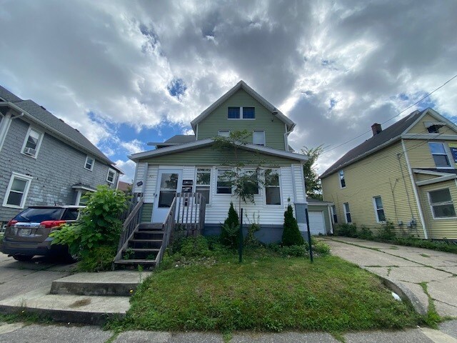 421 Allyn St in Akron, OH - Building Photo