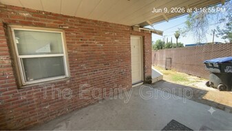 1205 N Willis St in Visalia, CA - Building Photo
