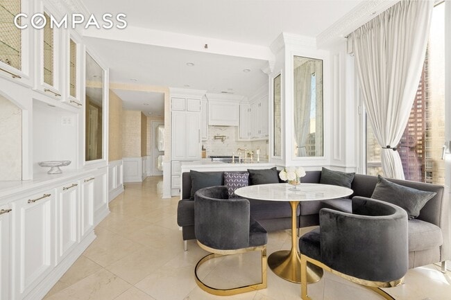 310 W 52nd St, Unit 14B in New York, NY - Building Photo - Building Photo