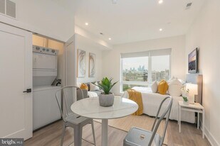 1421 E Columbia Ave, Unit 301 in Philadelphia, PA - Building Photo