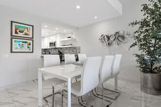 88 La Ronda Dr in Rancho Mirage, CA - Foto de edificio - Building Photo