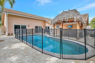 12486 SW 9th Pl in Davie, FL - Building Photo