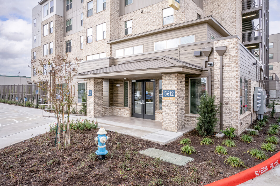 South Rice Apartments in Houston, TX - Building Photo