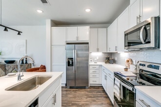 Kessler Bluffs in Dallas, TX - Building Photo - Building Photo