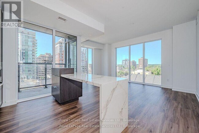 370 Martha St in Burlington, ON - Building Photo - Building Photo