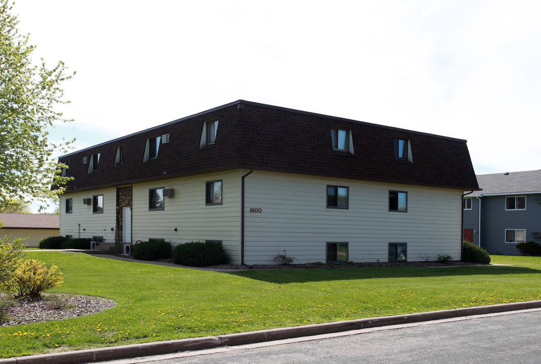 1600 Redwood Dr in Hudson, WI - Building Photo