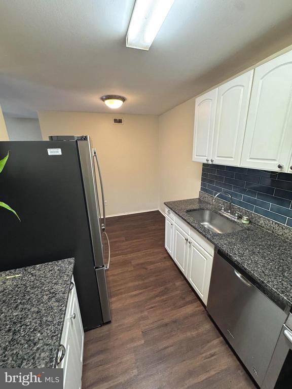 property at 11919 Parklawn Dr