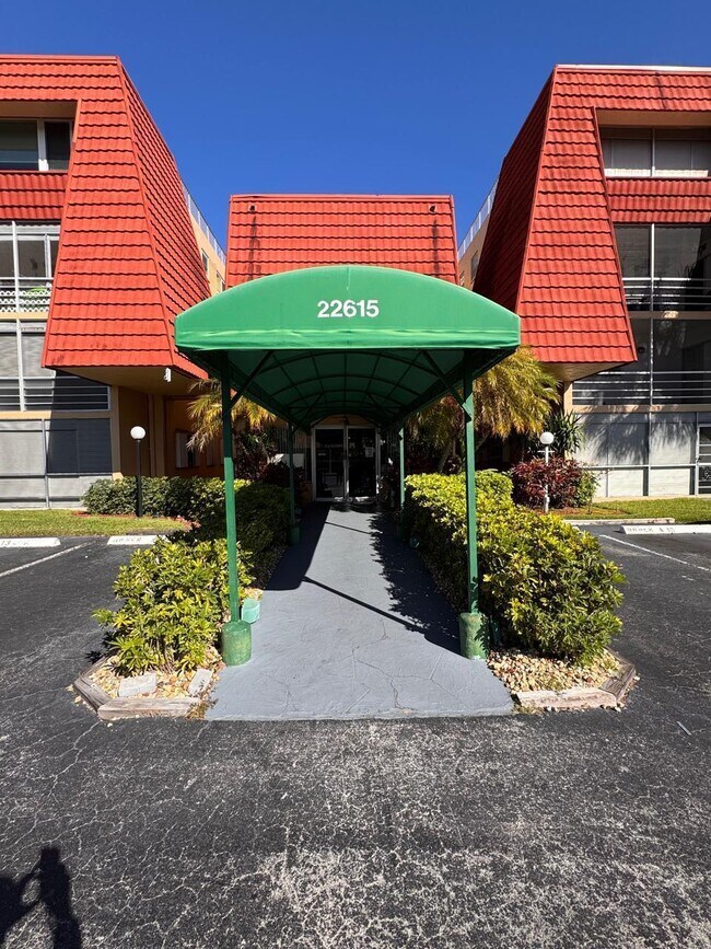 22615 SW 66th Ave in Boca Raton, FL - Building Photo - Building Photo