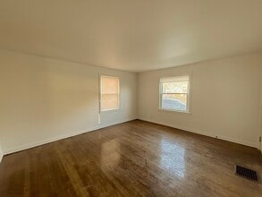 443 N Prospect St, Unit downstairs in Marion, OH - Building Photo - Building Photo