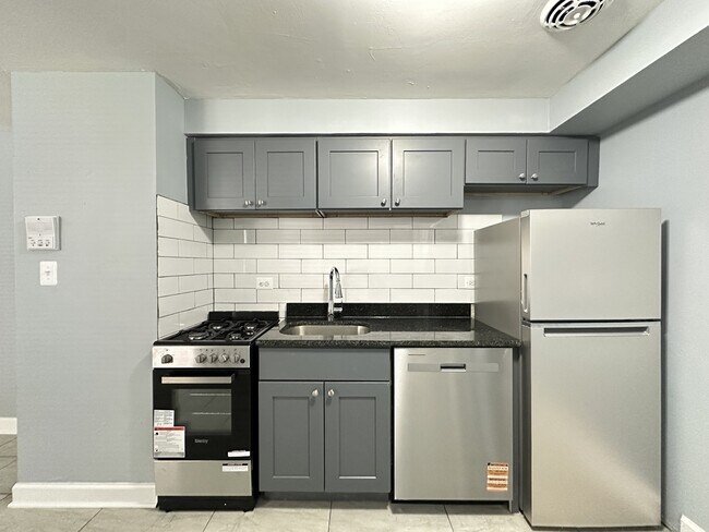 6725 N California Ave in Chicago, IL - Building Photo - Building Photo