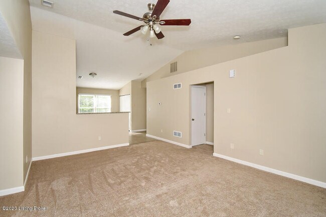 6631 Hunters Creek Blvd in Louisville, KY - Building Photo - Building Photo
