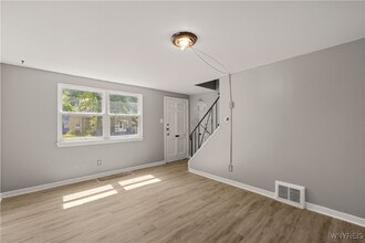 714 Taunton Pl in Buffalo, NY - Foto de edificio - Building Photo
