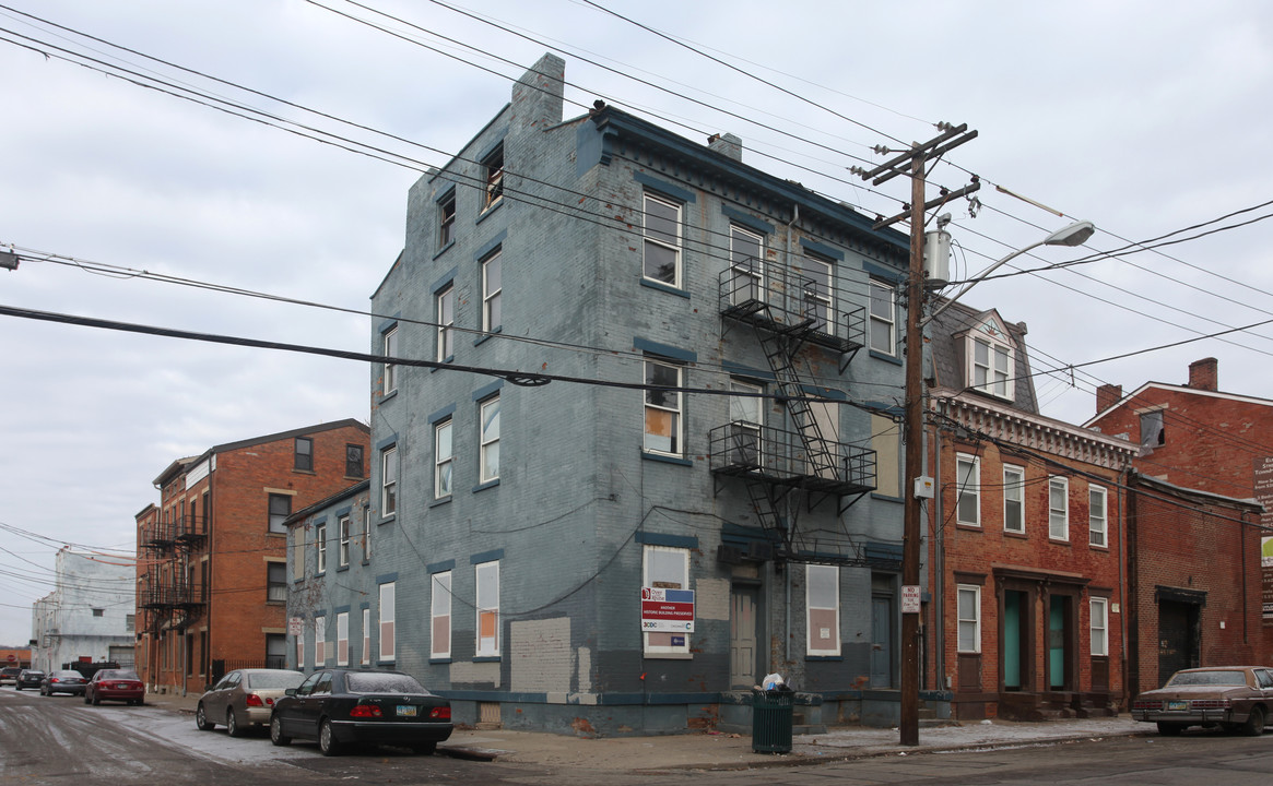 1421 Elm St in Cincinnati, OH - Building Photo