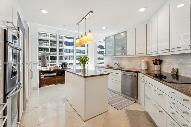 10225 Collins Ave, Unit 904 in Bal Harbour, FL - Building Photo - Building Photo