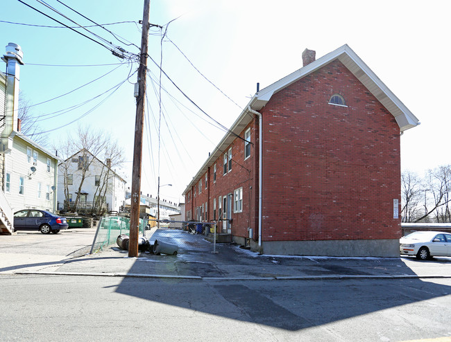 1-6 River Ave in Waltham, MA - Foto de edificio - Building Photo