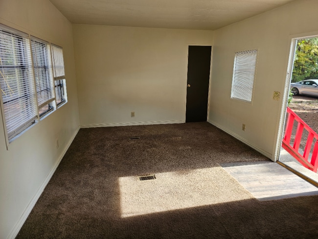 413 Miller St in White Oak, TX - Foto de edificio - Building Photo