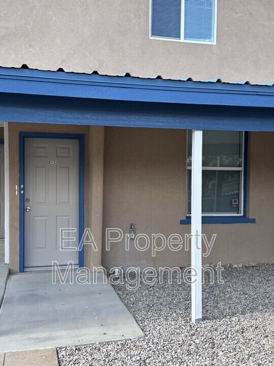 725 Edith Blvd SE in Albuquerque, NM - Foto de edificio