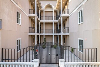 Chateau Briar Hollow in Houston, TX - Building Photo - Building Photo