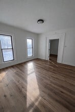 393 Wellington Ave in Elgin, IL - Building Photo - Building Photo