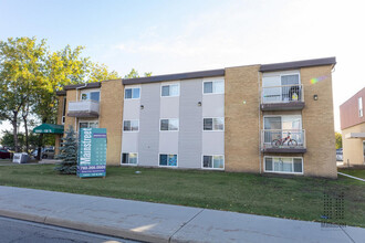 Beaumaris Lake Apartments in Edmonton, AB - Building Photo - Building Photo