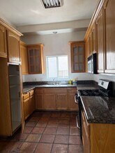 690 W 23rd St in Los Angeles, CA - Building Photo - Building Photo