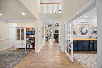 17017 Capri Isle Ln in Austin, TX - Foto de edificio - Building Photo
