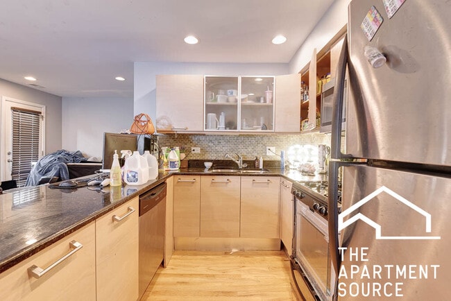 property at 6954 N Greenview Ave