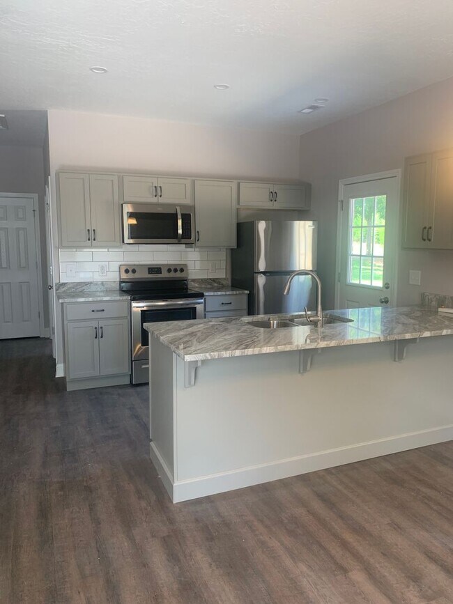 4145 AL-9-Unit -APT B in Anniston, AL - Building Photo - Building Photo