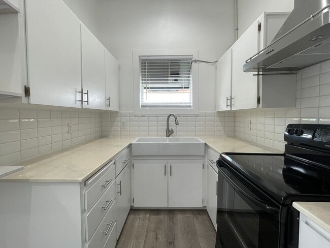 property at 312 S Kellogg St