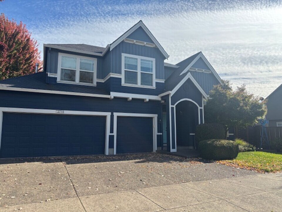 2716 NE Chehalem Dr in Newberg, OR - Building Photo