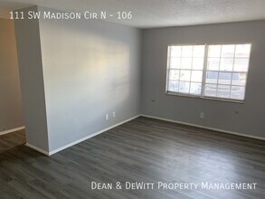 111 SW Madison Cir N in St. Petersburg, FL - Building Photo - Building Photo