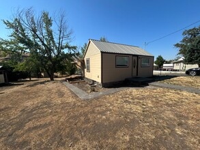 42192 Main St in Pendleton, OR - Building Photo - Building Photo