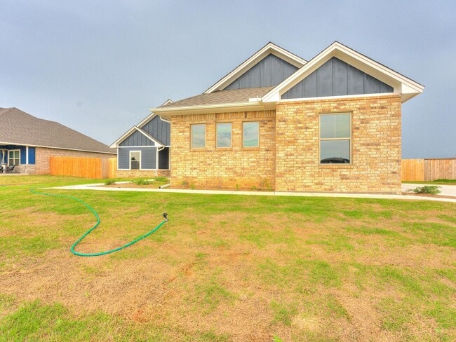 9617 Lake Gohar Dr in Yukon, OK - Building Photo - Building Photo