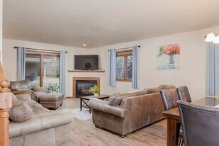 1697 Gateway Pl in Neenah, WI - Building Photo