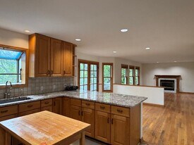 14531 Wellington Rd in Wayzata, MN - Building Photo