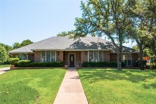 510 Dunn Ct in Grapevine, TX - Building Photo
