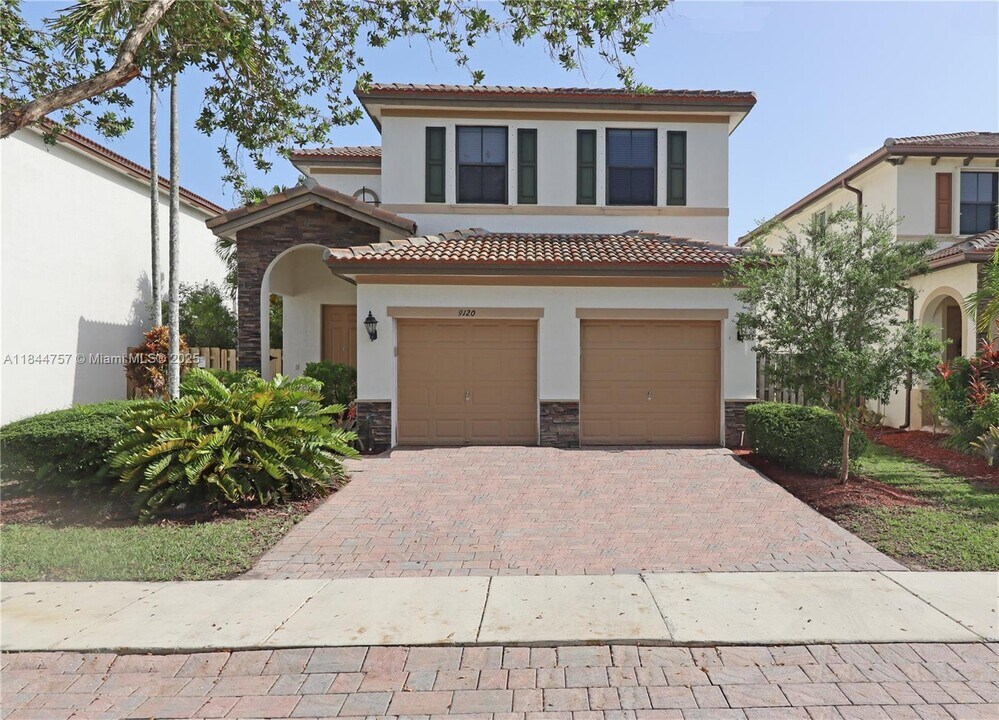 9120 SW 227th Terrace in Cutler Bay, FL - Foto de edificio