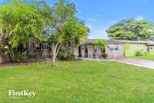 7560 Venetian St in Miramar, FL - Building Photo