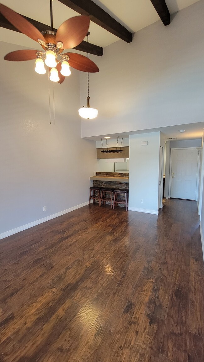 11666 N 28th Dr, Unit 221 in Phoenix, AZ - Foto de edificio - Building Photo