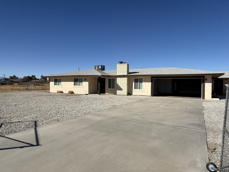 14940 Gayhead Rd in Apple Valley, CA - Building Photo