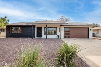 9339 W Spanish Moss Ln in Sun City, AZ - Building Photo - Building Photo