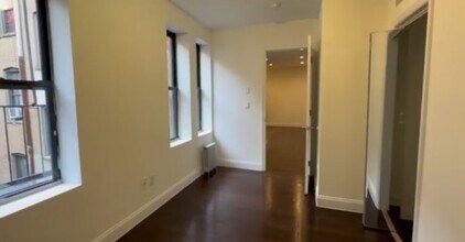 W. W 124th St in New York, NY - Building Photo - Building Photo