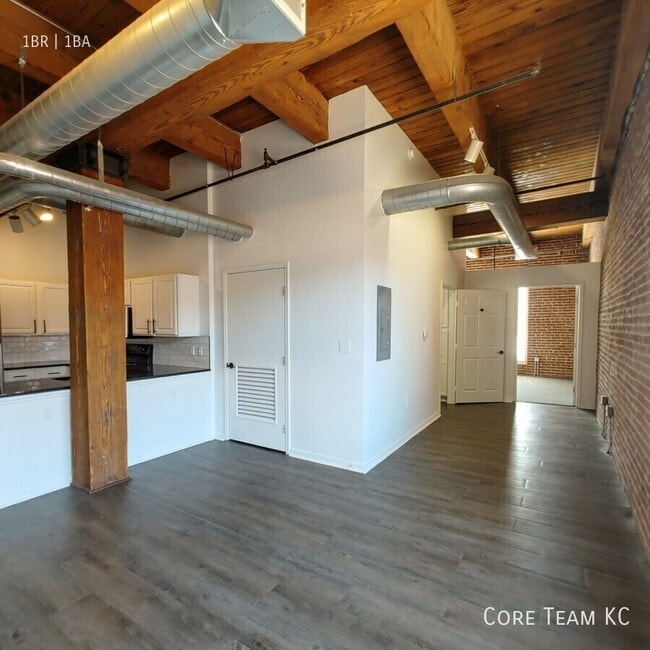 property at 202 W 5th St