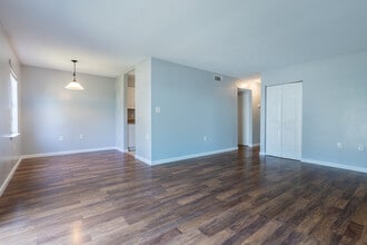 Silkwood Apartments in Orangeburg, SC - Foto de edificio - Building Photo