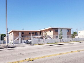 1880 NW 36th St in Miami, FL - Building Photo - Primary Photo