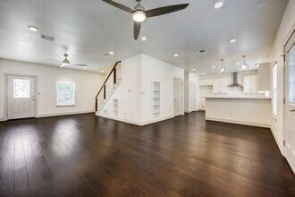 2105 Tiger Trail, Unit 302 in Round Rock, TX - Building Photo - Building Photo