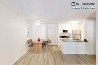555 W Middlefield Rd, Unit FL2-ID6465A in Mountain View, CA - Building Photo - Building Photo