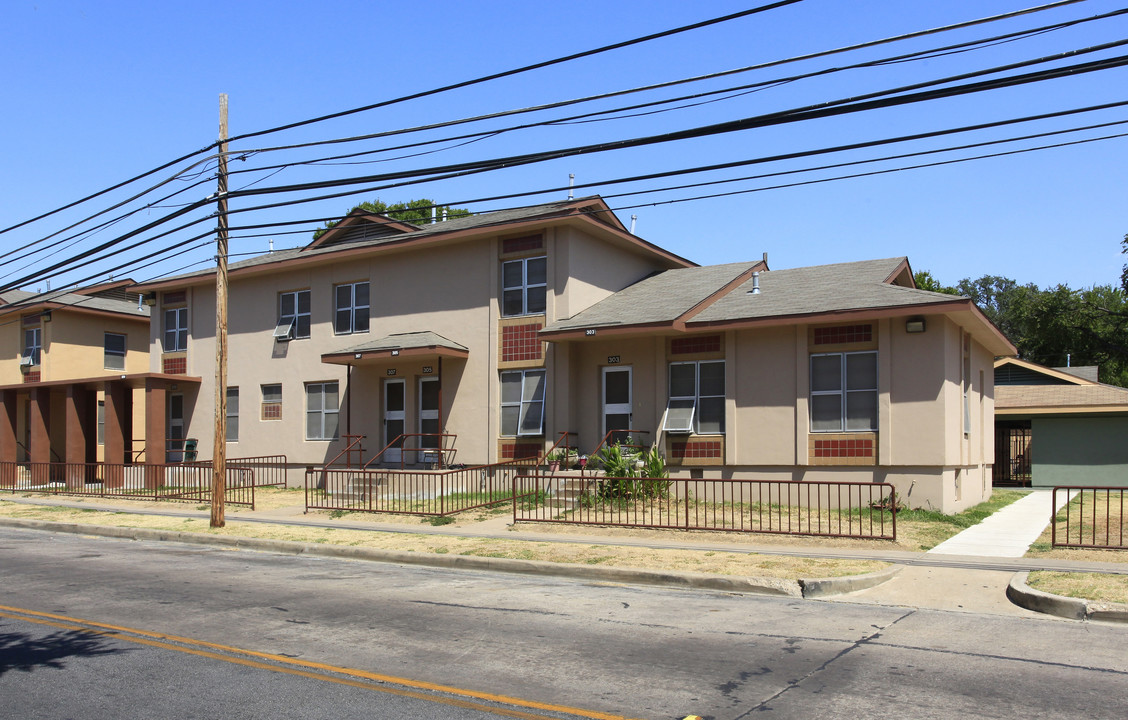 Chalmers Court in Austin, TX - Building Photo