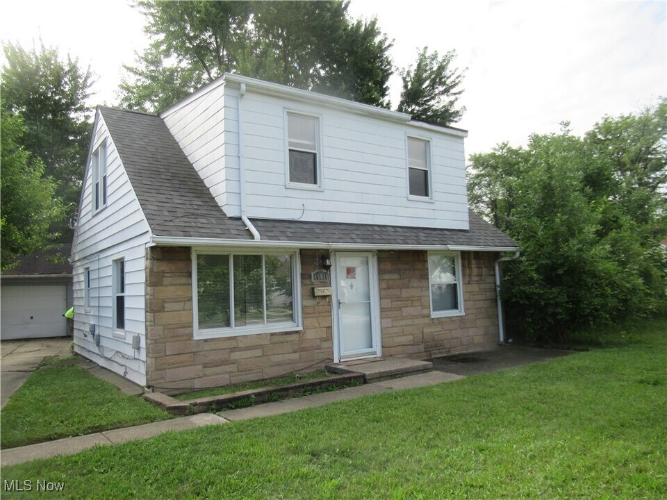 15815 Eleanore Dr in Cleveland, OH - Building Photo